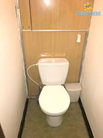 Pronájem bytu 2+kk, Praha - Kobylisy, Famfulíkova, 47 m2
