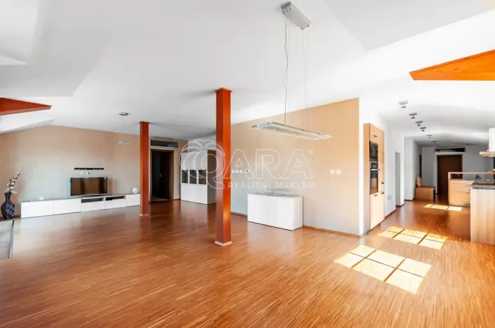 Pronájem bytu 4+kk, Beroun - Beroun-Centrum, Česká, 230 m2