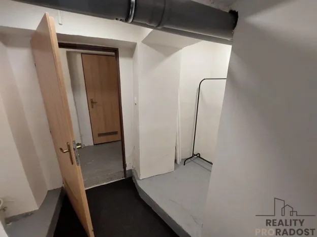Pronájem kanceláře, Praha, Na mokřině, 30 m2