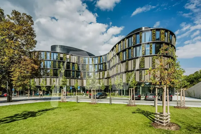 Pronájem kanceláře, Praha - Karlín, Pernerova, 374 m2