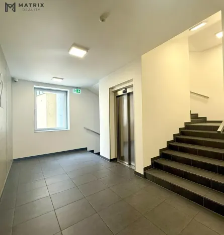 Pronájem bytu 2+kk, Praha - Libeň, U Rokytky, 76 m2