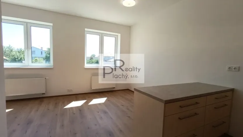 Prodej bytu 2+kk, Hevlín, 54 m2