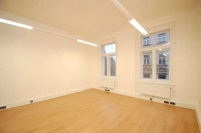 Pronájem kanceláře, Praha - Vinohrady, náměstí Míru, 92 m2