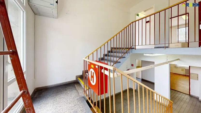 Pronájem kanceláře, Hradec Králové, Akademika Bedrny, 602 m2
