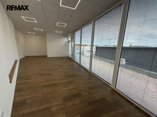 Pronájem obchodního prostoru, Pelhřimov, Krasíkovická, 52 m2