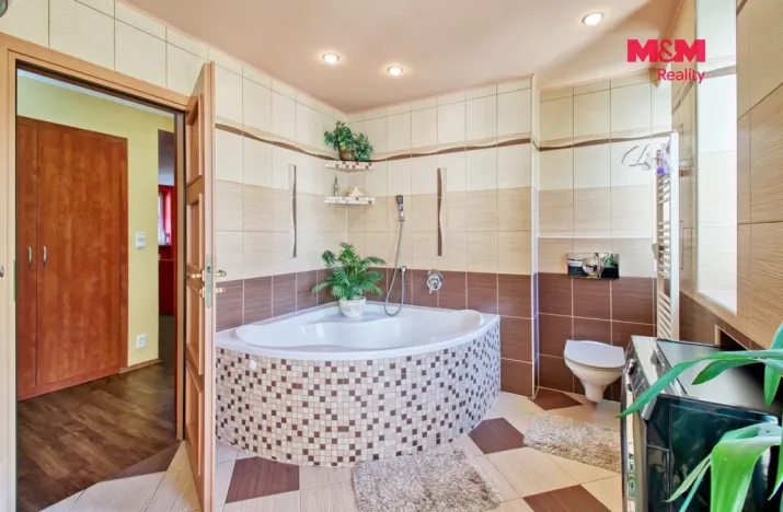 Prodej bytu 3+1, Ostrov, Luční, 89 m2