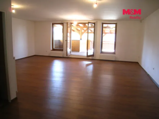 Prodej obchodního prostoru, Frenštát pod Radhoštěm, nám. Míru, 900 m2
