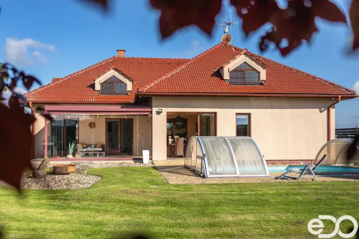 Prodej rodinného domu, Kosořice, 340 m2
