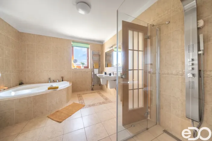 Prodej rodinného domu, Kosořice, 340 m2