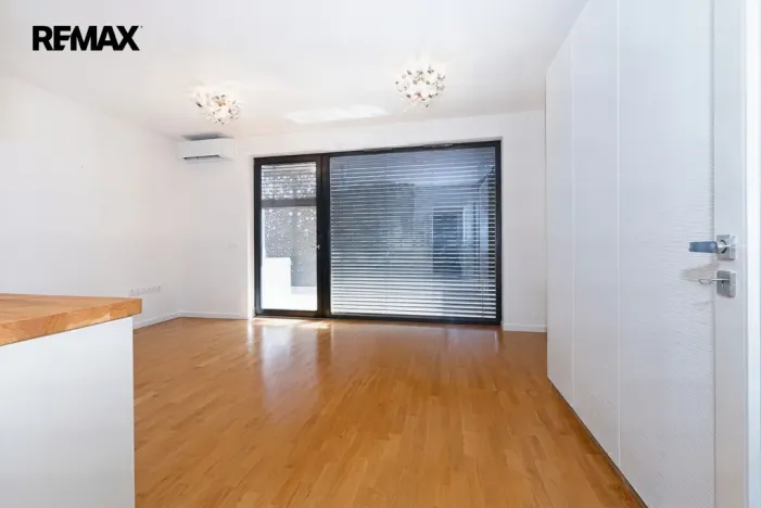 Pronájem bytu 1+kk, Praha - Libeň, Smrčkova, 32 m2