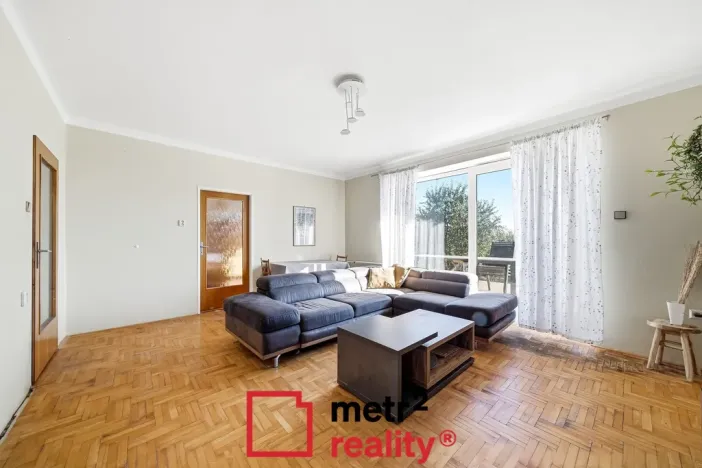 Prodej rodinného domu, Charváty, 303 m2