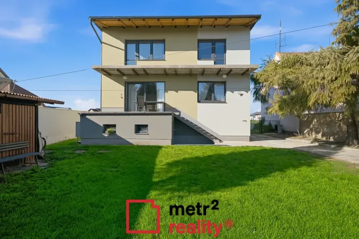 Prodej rodinného domu, Charváty, 303 m2
