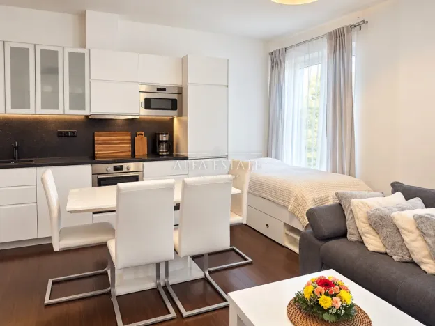 Prodej bytu 2+kk, Karlovy Vary - Dvory, Chebská, 50 m2
