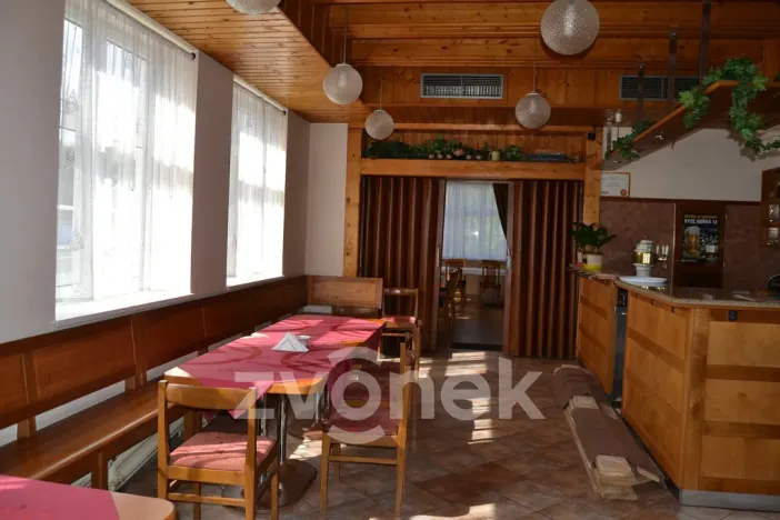 Prodej restaurace, Huslenky, 500 m2