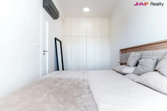 Pronájem bytu 2+kk, Brno, Komárovská, 54 m2