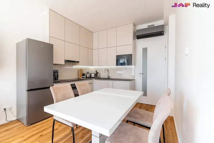 Pronájem bytu 2+kk, Brno, Komárovská, 54 m2