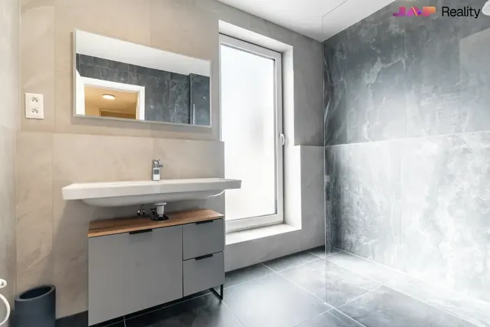 Pronájem bytu 2+kk, Brno, Komárovská, 54 m2