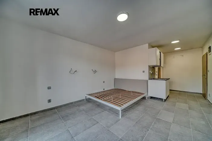 Pronájem bytu 1+kk, Velký Osek, Revoluční, 26 m2