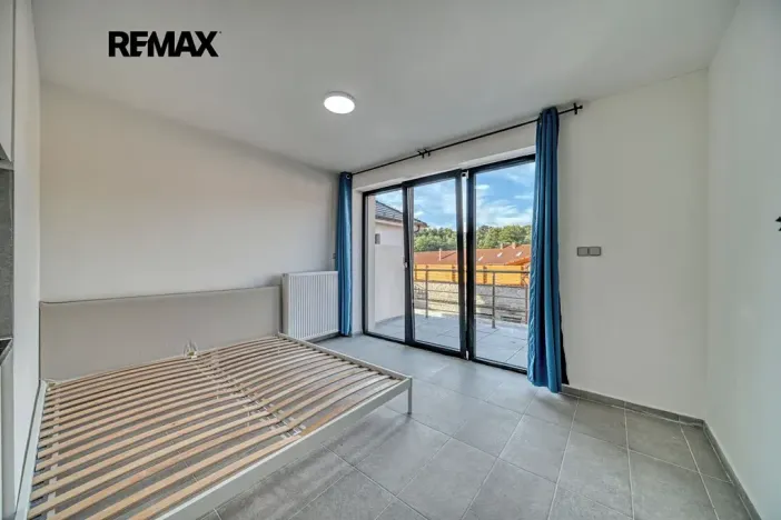 Pronájem bytu 1+kk, Velký Osek, Revoluční, 21 m2