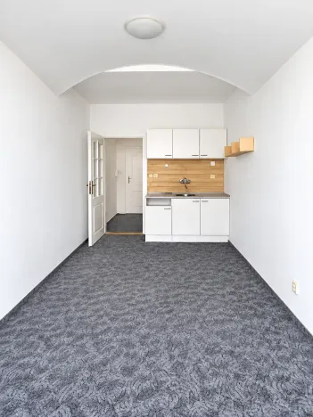 Prodej bytu 1+kk, Hluboká nad Vltavou, Masarykova, 21 m2