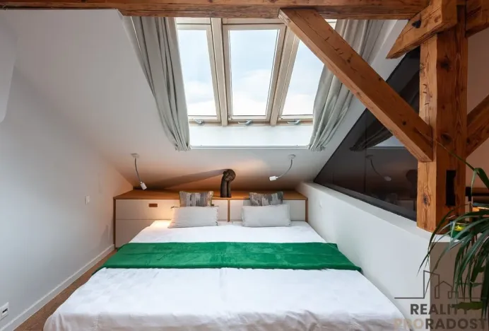 Pronájem bytu 1+kk, Praha - Bubeneč, Čs. armády, 52 m2