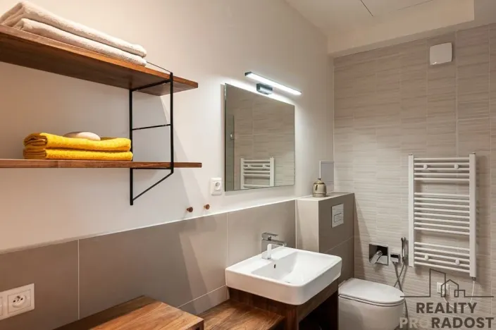 Pronájem bytu 1+kk, Praha - Bubeneč, Čs. armády, 52 m2