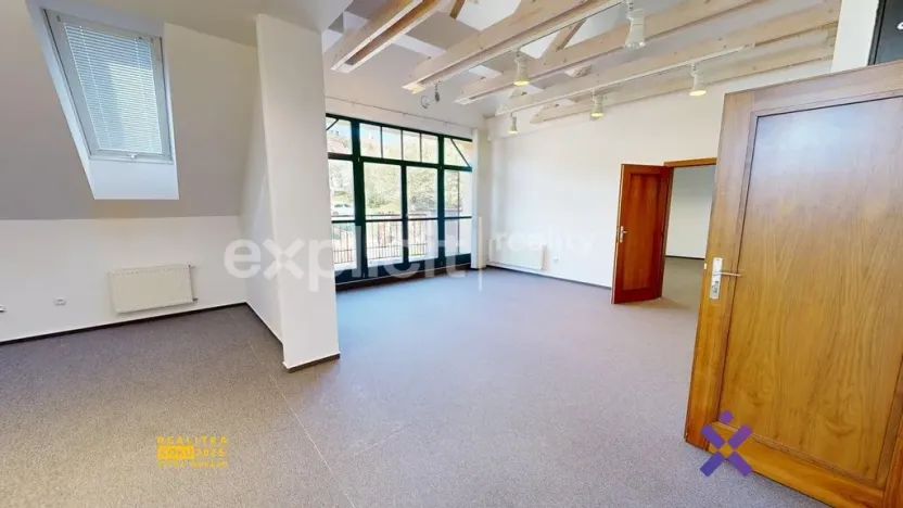 Pronájem kanceláře, Zlín, Vršava I, 460 m2