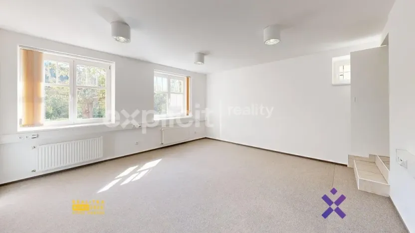 Pronájem kanceláře, Zlín, Vršava I, 460 m2