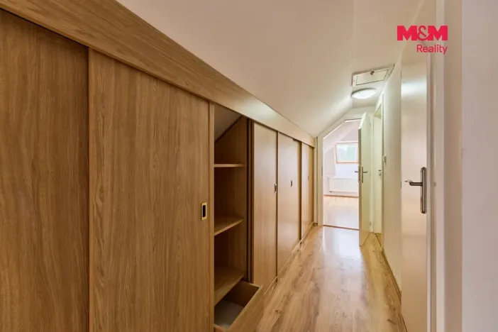 Prodej rodinného domu, Bernartice, 226 m2