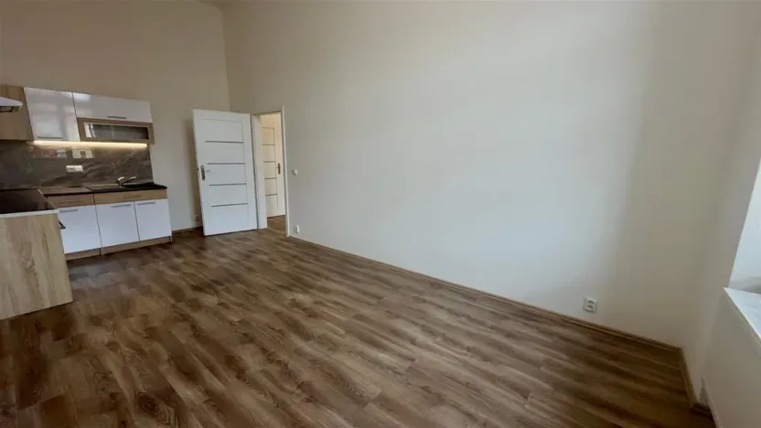 Pronájem bytu 3+kk, Cheb, náměstí Krále Jiřího z Poděbrad, 84 m2