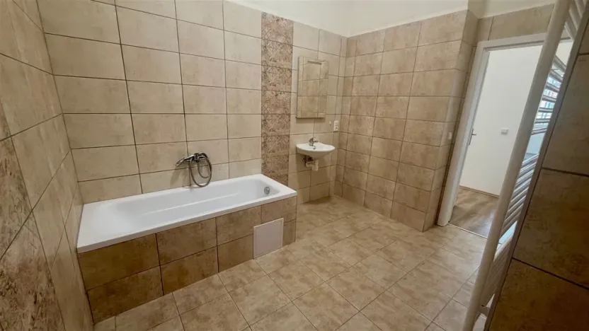 Pronájem bytu 3+kk, Cheb, náměstí Krále Jiřího z Poděbrad, 84 m2