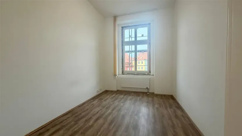 Pronájem bytu 3+kk, Cheb, náměstí Krále Jiřího z Poděbrad, 84 m2