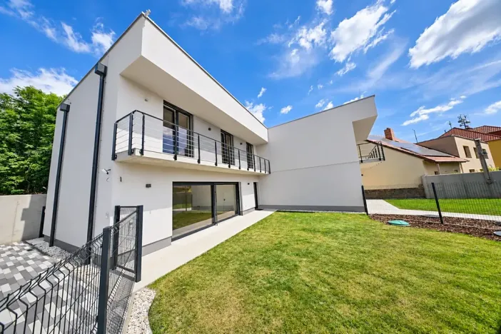 Prodej vícegeneračního domu, Šestajovice, Komenského, 275 m2