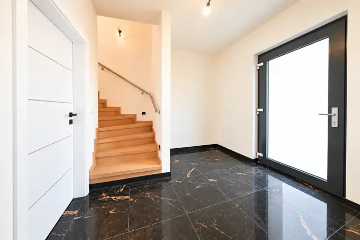 Prodej vícegeneračního domu, Šestajovice, Komenského, 275 m2