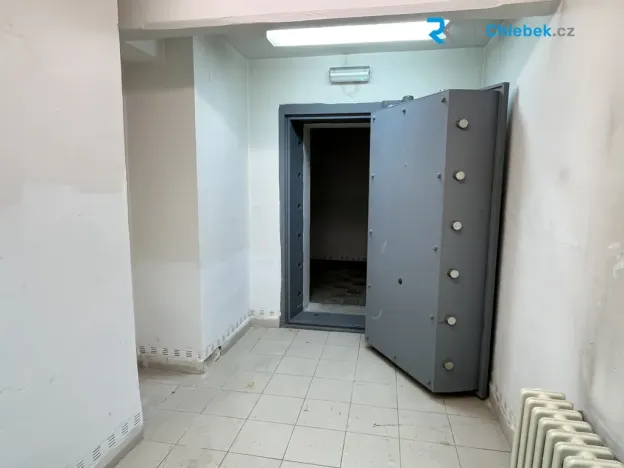 Pronájem obchodního prostoru, Frýdek-Místek - Frýdek, tř. T. G. Masaryka, 776 m2