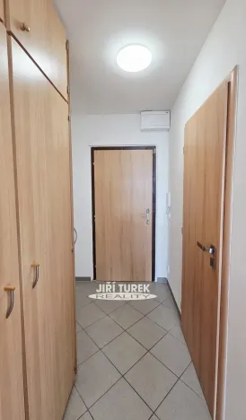 Pronájem bytu 2+kk, Králův Dvůr, Nad Stadionem, 47 m2
