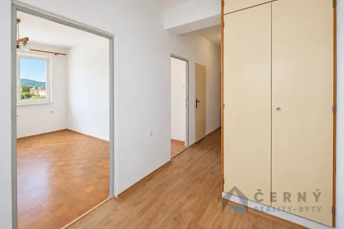 Prodej bytu 2+1, Liberec, Nad Školou, 60 m2