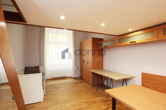 Pronájem bytu 1+kk, Praha, Jagellonská, 27 m2