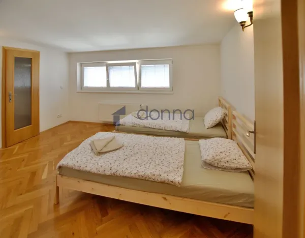 Pronájem bytu 3+1, Praha, Na Kozačce, 118 m2