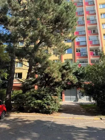 Prodej bytu 3+1, Praha - Kobylisy, Famfulíkova, 70 m2