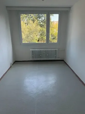 Prodej bytu 3+1, Praha - Kobylisy, Famfulíkova, 70 m2