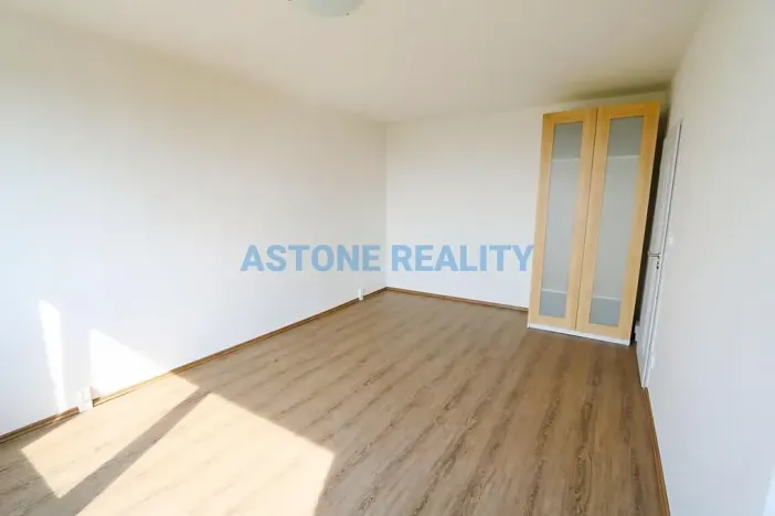 Pronájem bytu 1+kk, Praha - Troja, Krynická, 30 m2