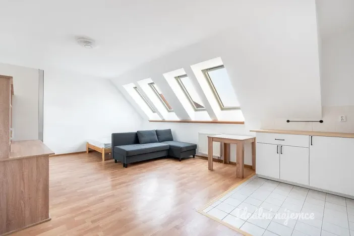 Pronájem bytu 1+kk, Stochov, S. K. Neumanna, 38 m2