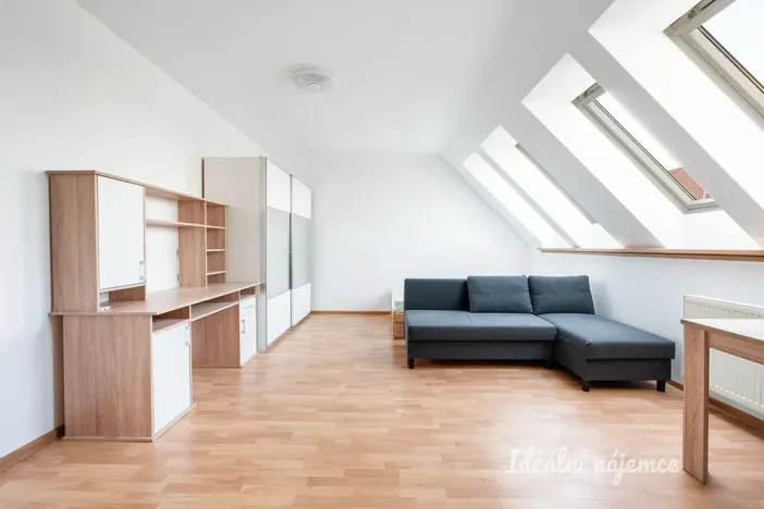 Pronájem bytu 1+kk, Stochov, S. K. Neumanna, 38 m2