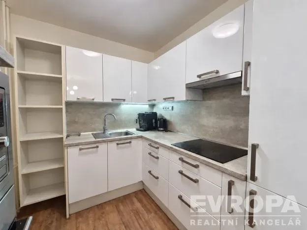 Prodej bytu 3+1, Praha - Střížkov, Harrachovská, 61 m2