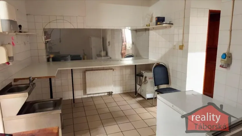 Prodej komerční nemovitosti, Nupaky, Nupacká, 241 m2