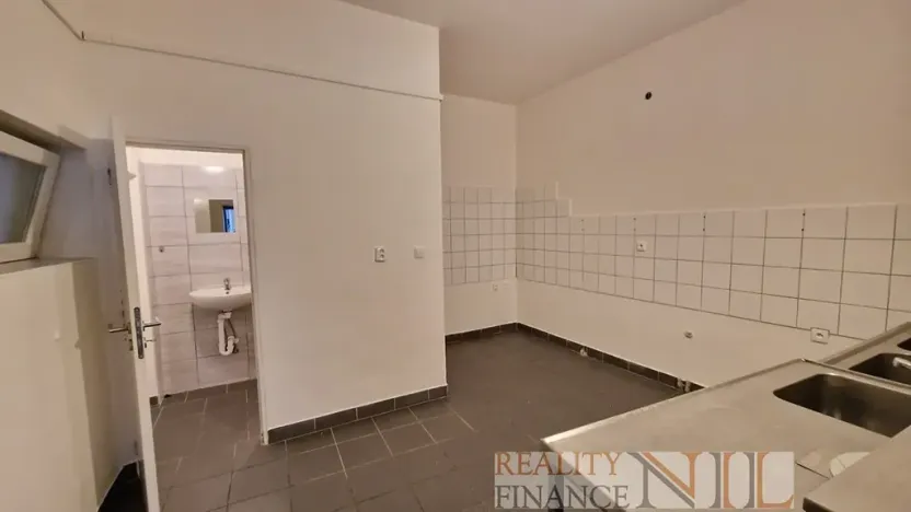 Pronájem obchodního prostoru, Dobřany, Školní, 79 m2