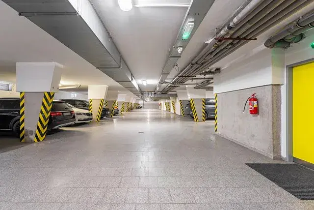 Pronájem garážového stání, Brno, Trýbova, 18 m2