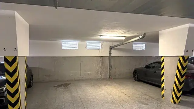 Pronájem garážového stání, Brno, Trýbova, 18 m2