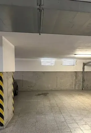 Pronájem garážového stání, Brno, Trýbova, 18 m2